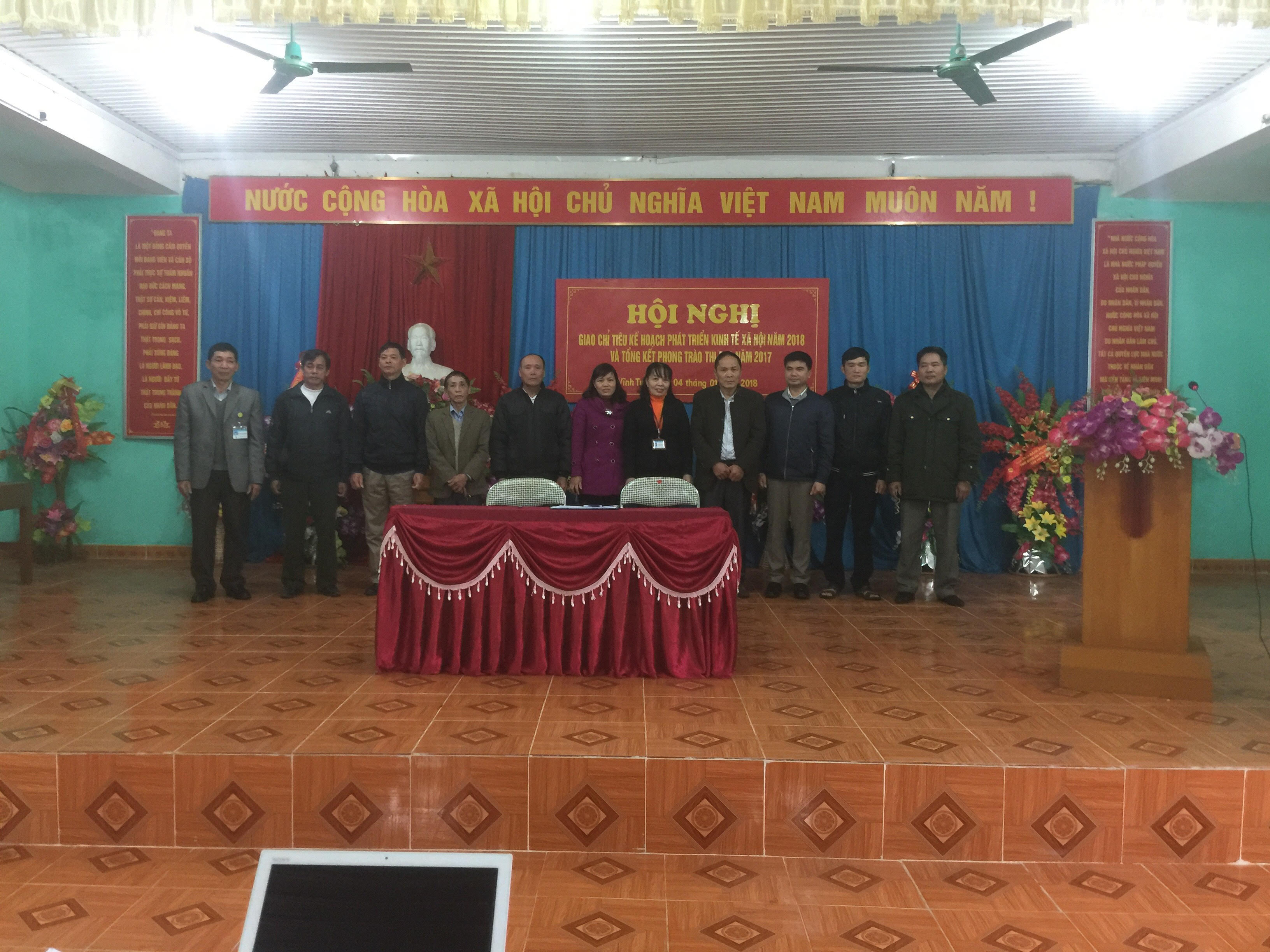 Sáng ngày 30 tháng 12 năm 2017 được sự nhất trí của Đảng ủy thị trấn, Ủy ban nhân dân thị trấn Vĩnh Tuy, huyện Bắc Quang, tỉnh Hà Giang tổ chức Hội nghị giao chỉ tiêu phát triển kinh tế - xã hội năm 2018 và tổng kết phong trào thi đua năm 2017 do Thường trực Ủy ban nhân dân chủ trì hội nghị
