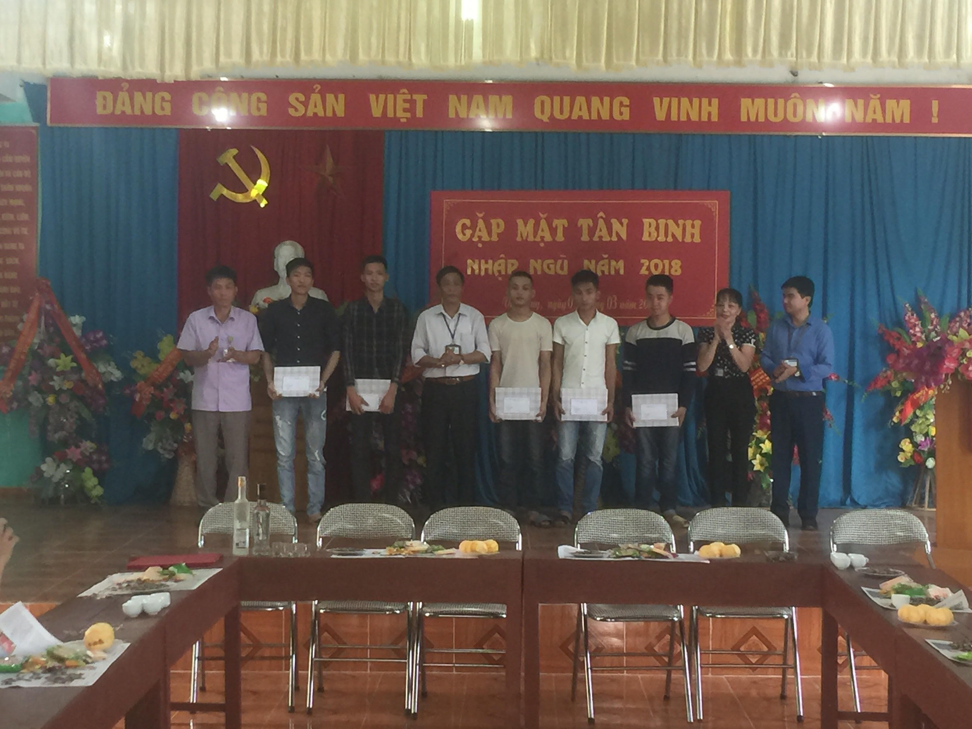 Ủy ban nhân dân thị trấn Vĩnh Tuy Gặp mặt Tân binh lên đường nhập ngũ năm 2018