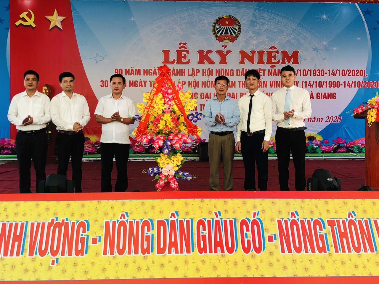 Thị trấn Vĩnh Tuy tổ chức Lễ kỷ niệm 90 năm ngày thành lập Hội Nông dân Việt Nam (14/10/1930-14/10/2020) và tuyên dương các tập thể, cá nhân tiêu biểu xuất sắc
