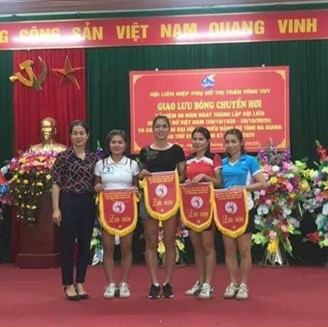 Thi đấu Bóng chuyền hơi chào mừng ngày thành lập HLHPN Việt Nam và chào mừng thành công Đại hội đại biểu Đảng bộ tỉnh Hà Giang lần thứ XVII