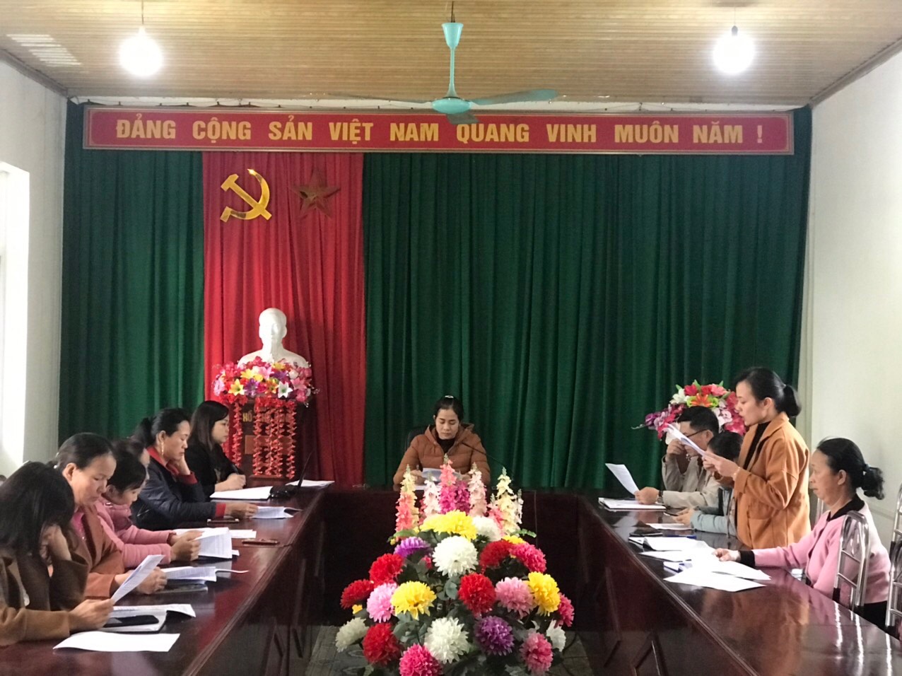 Hội LHPN thị trấn Vĩnh Tuy tổ chức họp tổng kết công tác Hội và phong trào phụ nữ năm 2020, triển khai phương hướng nhiệm vụ năm 2021