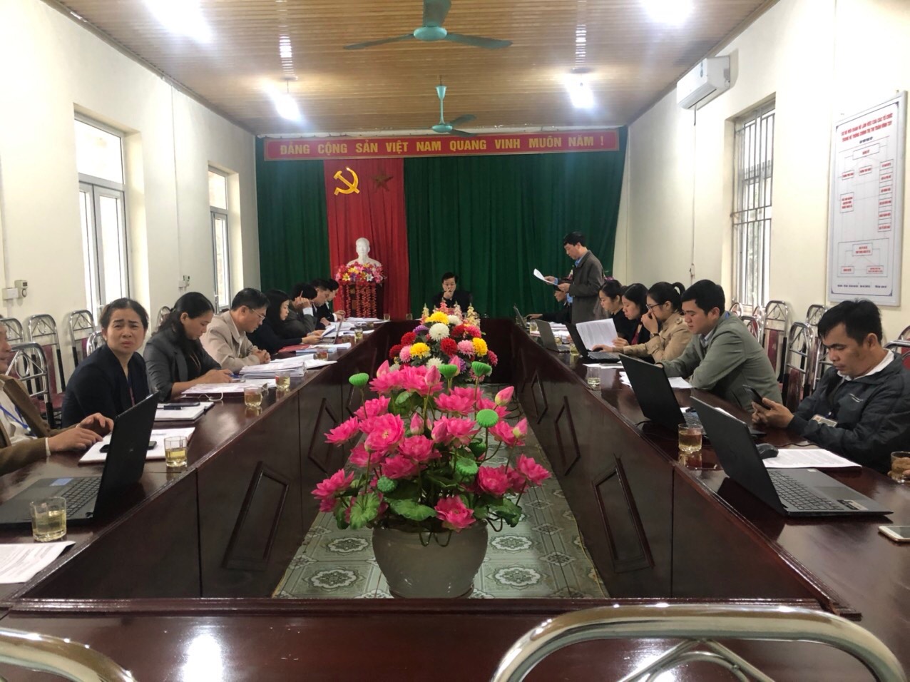 Đồng chí Trần Quang Minh, Ủy viên Ban Thường vụ Tỉnh ủy, Chủ nhiệm Ủy ban Kiểm tra Tỉnh kiểm tra công tác lãnh, chỉ đạo thực hiện công tác bầu cử Đại biểu Quốc Hội và HĐND các cấp tại thị trấn Vĩnh Tuy